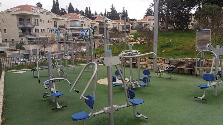 מתקני הכושר במתחם השופט חיים כהן, ארנונה (צילום: באדיבות עיריית ירושלים) מתקני הכושר במתחם השופט חיים כהן, ארנונה