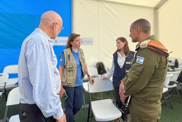 אדרי בשטח (צילום: דובר צה"ל ) צוות המשלחת בפעילות מיון מבנים בונצואלה