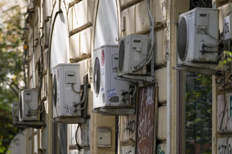 בתים עם מיזוג ברומא (צילום: Andrew Medichini/AP) בתים עם מיזוג ברומא