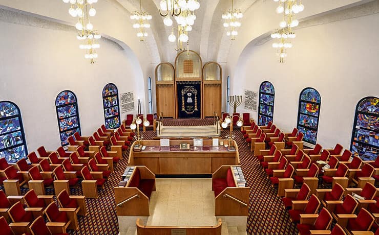 "מוסד חי המגלם בתוכו קדושה ותחושת שייכות". בית כנסת בתל־אביב (דנה קופל) "מוסד חי המגלם בתוכו קדושה ותחושת שייכות". בית כנסת בתל־אביב