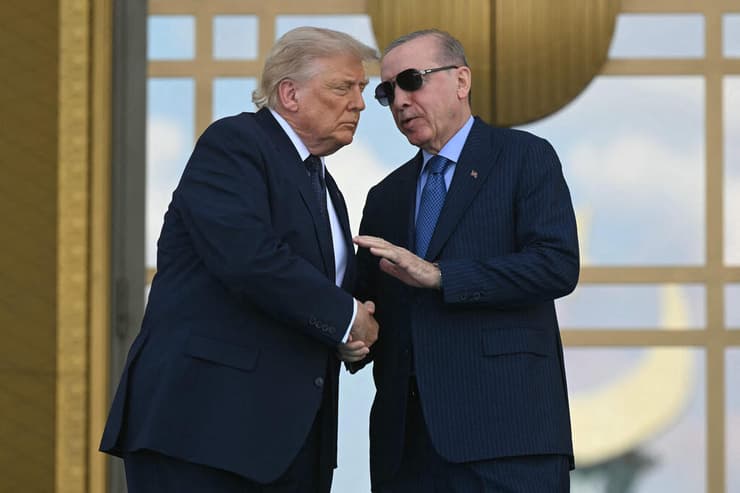 צילום: SAUL LOEB / AFP טראמפ וארדואן בטקס קבלת פנים באנקרה לפני פסגת נאט"ו