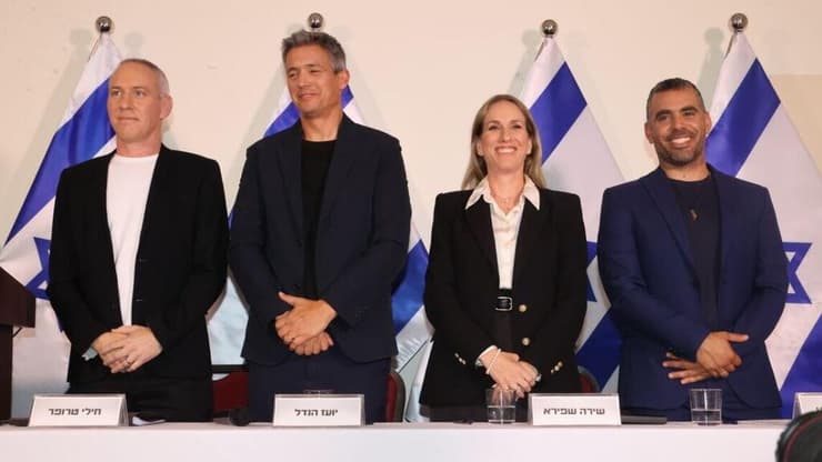 חילי טרופר, יועז הנדל, שירה שפירא ואליסף פרץ במסיבת העיתונאים