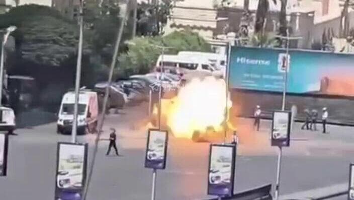 פיצוץ אחד המטענים בדמשק, כפי שתועד במצלמה סמוכה הרכב שהתפוצץ בדמשק