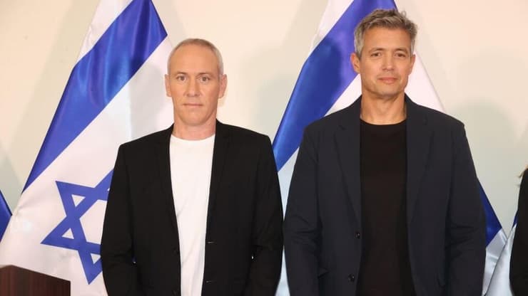 חילי טרופר ויועז הנדל במסיבת העיתונאים (צילום: מוטי קמחי) חילי טרופר ויועז הנדל במסיבת העיתונאים