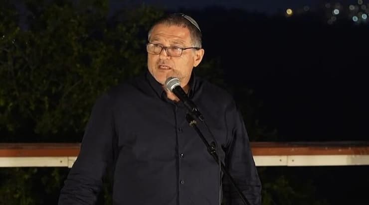 עומד בסירובו להעניק אבטחה לאיזנקוט. ראש השב"כ זיני ראש השב"כ זיני