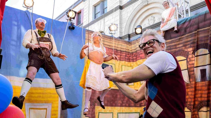 זה בא עם קטטר? מתוך "ג'קאס: גומרים בשיא" (צילום: באדיבות טוליפ אנטרטיינמנט) מתוך "ג'קאס: גומרים בשיא"