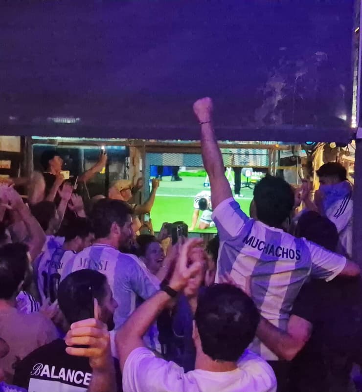 בלי לעשות להם נאחס (צילום: ליאור בן עמי) אוהדי ארגנטינה