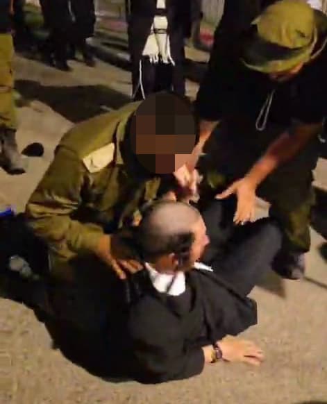 הפגנת חרדים מחוץ לכלא 10