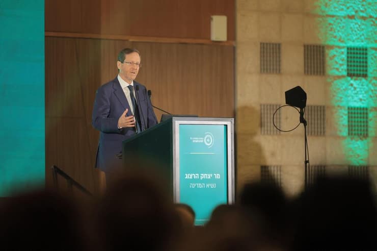 נשיא המדינה, יצחק הרצוג, נואם בוועידה בירושלים (צילום: עוז שכטר, תדמית) נשיא המדינה, יצחק הרצוג, נואם בוועידה בירושלים