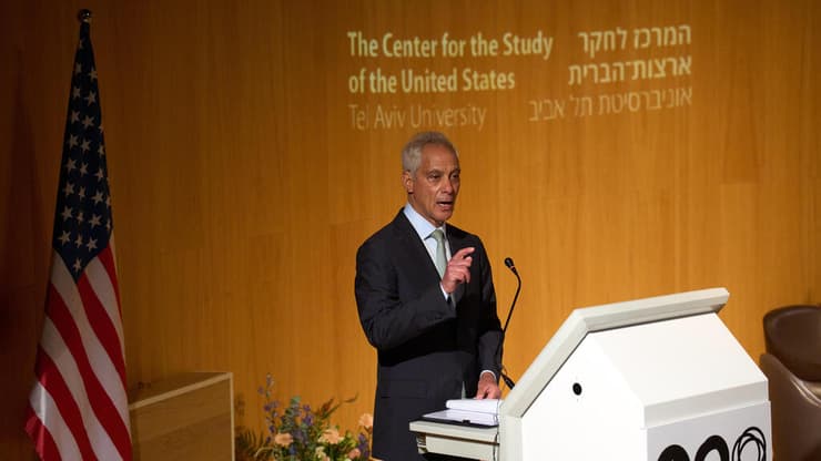 רם עמנואל בנאומו היום. "ישראל הפכה ממדינה שמציעה פתרונות טכנולוגיים למדינה מצורעת" (צילום: AP Photo/Ariel Schalit) רם עמנואל