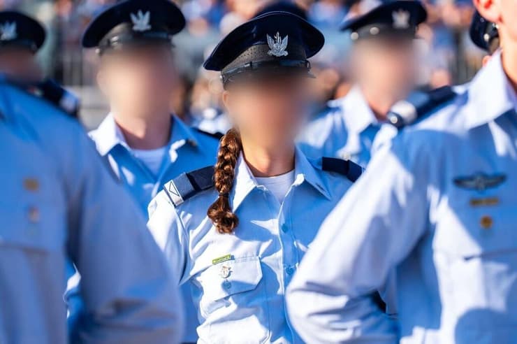 מסיימי קורס טיס (צילום: דובר צה"ל) טקס סיום קורס טיס 192