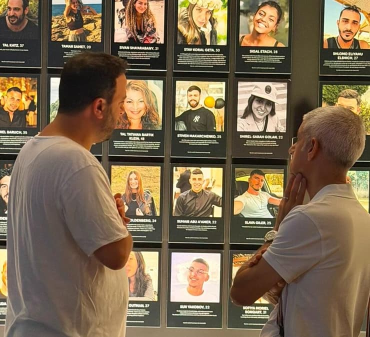 ראש עיריית לונדון סאדיק חאן מבקר בתערוכת הנובה (צילום: Nova Exhibition London) ראש עיריית לונדון מבקר בתערוכת הנובה