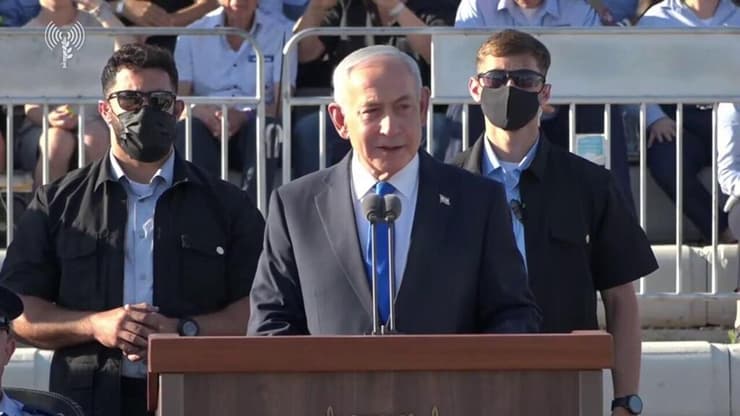 התייחס ברמז לטורקיה. נתניהו במסדר כנפיים (צילום: דובר צה"ל ) נתניהו בטקס סיום קורס טיס 192