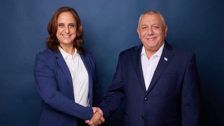 דבורה שריפיאן בכר מצטרפת ל גדי איזנקוט (צילום: דוברות ישר!) דבורה שריפיאן בכר מצטרפת ל גדי איזנקוט