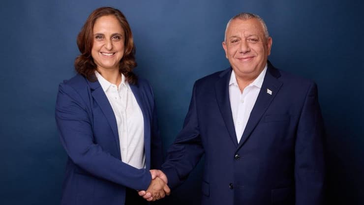 דבורה שריפיאן בכר מצטרפת ל גדי איזנקוט (צילום: דוברות ישר!) דבורה שריפיאן בכר מצטרפת ל גדי איזנקוט