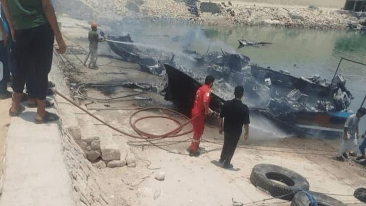 סירות דיג שנפגעו בעסלוויה פגיעות ברציף הדיג של הכפר בונוד בעסלוויה