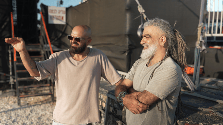 אברהם טל ומוש בן ארי מתוך פודקאסט הווידאו "אברמוש" (צילום: רועי ברקוביץ' ) אברהם טל ומוש בן ארי מתוך פודקאסט הווידאו "אברמוש"