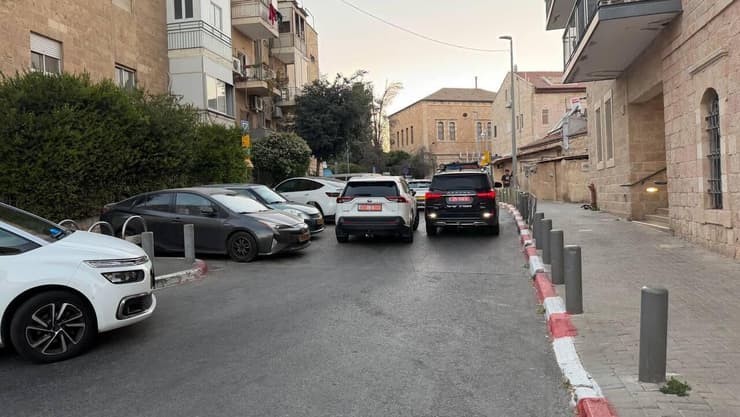 זירת החשד לרצח בסמוך לגן משחקים ציבורי בירושלים