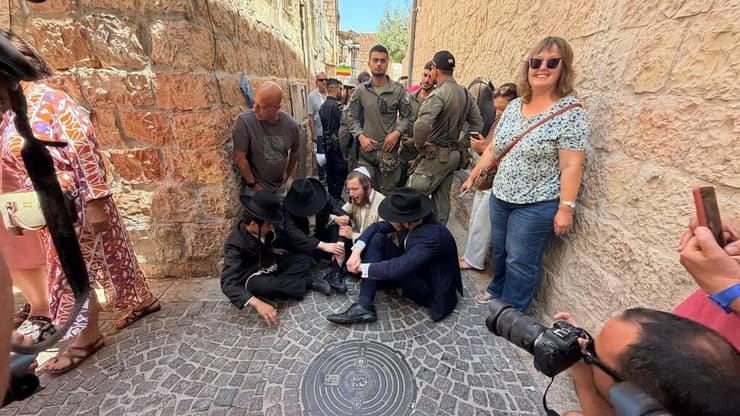 פינוי המפגינים בירושלים (צילום: עידן בלומהוף) פינוי המפגינים בירושלים