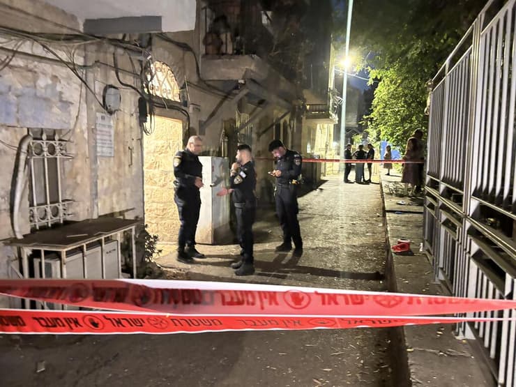 זירת החשד לרצח בירושלים (צילום: גיל יוחנן) זירת החשד לרצח בירושלים