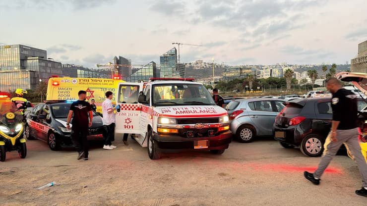 הזירה בחיפה (צילום: תיעוד מבצעי מד"א) זירת הניסיון לרצח בחוף הסטודנטים בחיפה