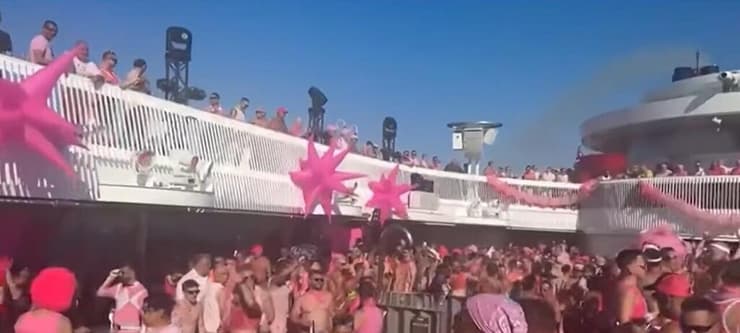 הנוסעים על הספינה אוניית הקרוז של קהילת הלהט"ב שסורבה להיכנס למצרים