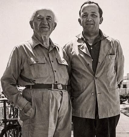 סר חסן עם דוד בן גוריון (באדיבות המשפחה) סר חסן עם רה"מ לשעבר דוד בן־גוריון