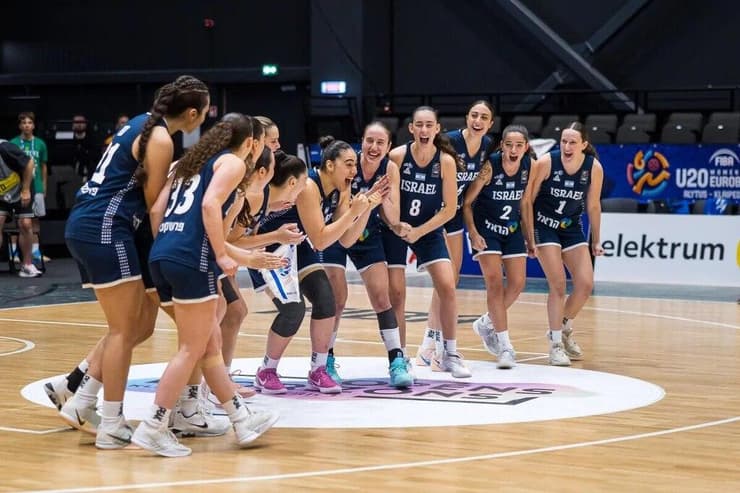 יכולות להיות גאות בהישג מופלא. נבחרת העתודה (צילום: FIBA PHOTOS) נבחרת העתודה