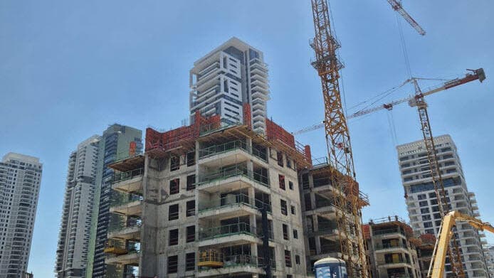 "עלייה משמעותית בעלויות הבנייה". בנייה חדשה בבת ים (צילום: אורי חודי) "עלייה משמעותית בעלויות הבנייה". בנייה חדשה בבת ים