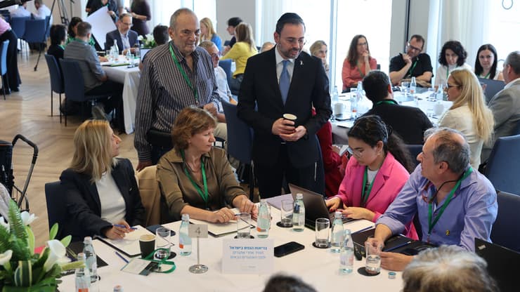 שולחן בריאות הנפש שהוביל פרופ' איל פרוכטר, יו"ר המועצה הלאומית לפוסט טראומה ומנהל רפואי בעמותת "עיקר" (צילום: אבישי פינקלשטיין) שולחנות עגולים ריבוט- כנס העשור