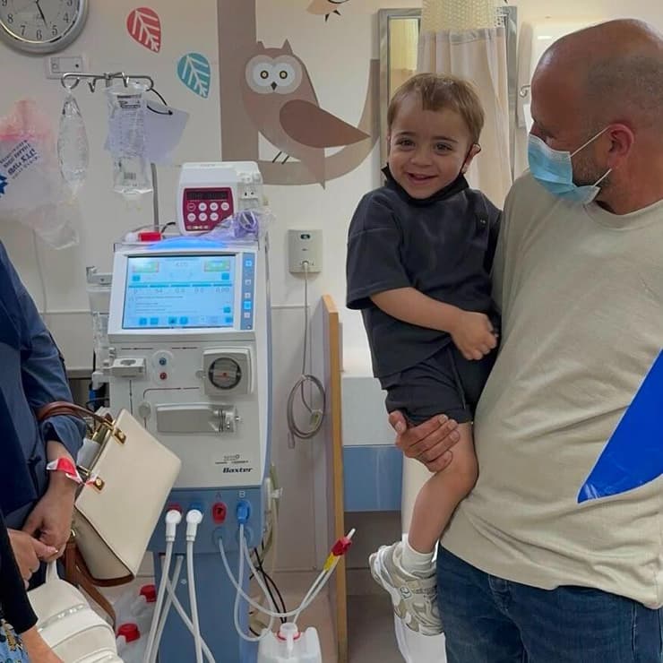 "המשפחה הלכה על זה לגמרי בלב שלם" (צילום: דוברות שערי צדק) יוסף שוויקי ואביו נאדר