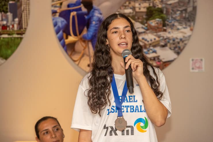 גל רביב (צילום: עידו ארז) גל רביב נבחרת העתודה נוחתת בישראל אחרי שסיימה במקום השני באליפות אירופה