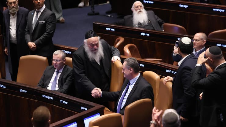 מליאת הכנסת אחרי אישור החוק (צילום: אלכס קולומויסקי ) מליאת הכנסת