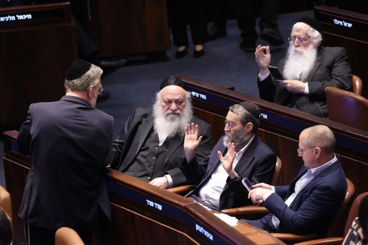 צילום: אלכס קולומויסקי הצבעה לחוק שירות ביטחון במליאת הכנסת