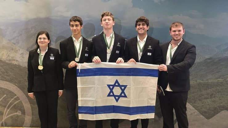 נבחרת ישראל בפיזיקה (צילום: משרד החינוך ומרכז מדעני העתיד) נבחרת ישראל בפיזיקה