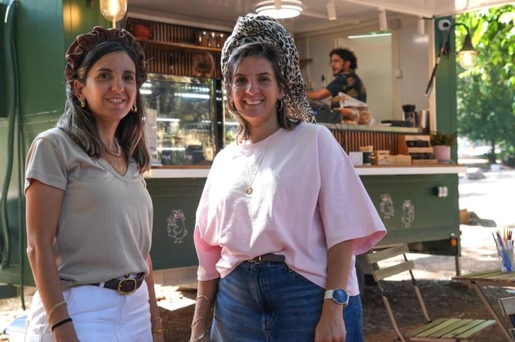 שירה מלכה ועדי איפרגן. "חלק מהמאמצים להוסיף פה חיים ותקווה" (צילום: אפי שריר) שירה מלכה ועדי איפרגן. "חלק מהמאמצים להוסיף פה חיים ותקווה"