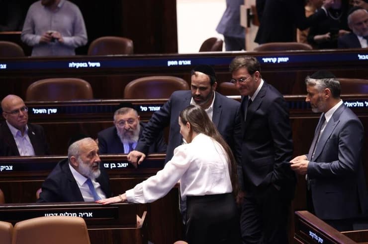 דרעי במליאה: "יש לו נכדים עריקים" (צילום: אלכס קולומויסקי) מליאת הכנסת