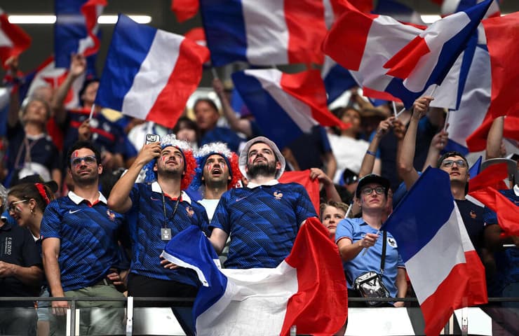 אוהדי צרפת ביציע (צילום: Shaun Botterill / GETTY IMAGES NORTH AMERICA / AFP) אוהדי צרפת