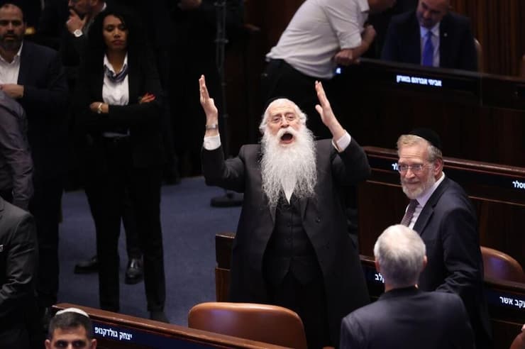 צילום: אלכס קולומויסקי יצחק גולדקנופף במליאת הכנסת
