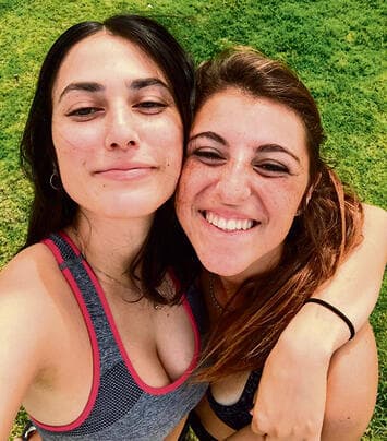 נטע (מימין) עם נעם ז"ל. "השאלה 'מה אם' אוכלת אותך מבפנים" נטע עם נעם