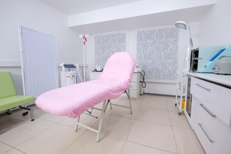 העסק היה רשום כמספרה (צילום: shutterstock) מרפאה להליכים אסתטיים