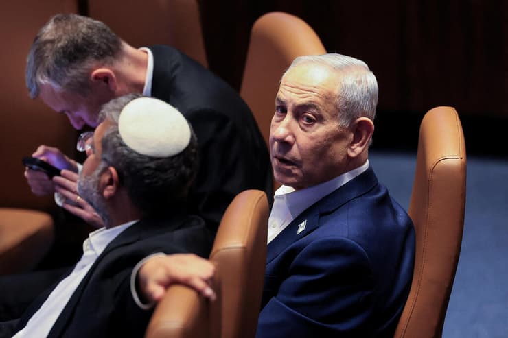 בדרך לוועדה מסדרת? נתניהו בכנסת (צילום: REUTERS/Ronen Zvulun) מליאת הכנסת