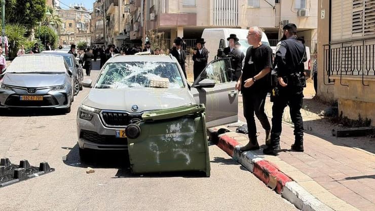 אנשי מס הכנסה נכנסו לבני ברק והותקפו בהשלכת ביצים וחפצים
