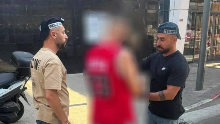 מעצרו של המורה (צילום: דוברות המשטרה) מעצר המורה בחשד לביצוע עבירות המין