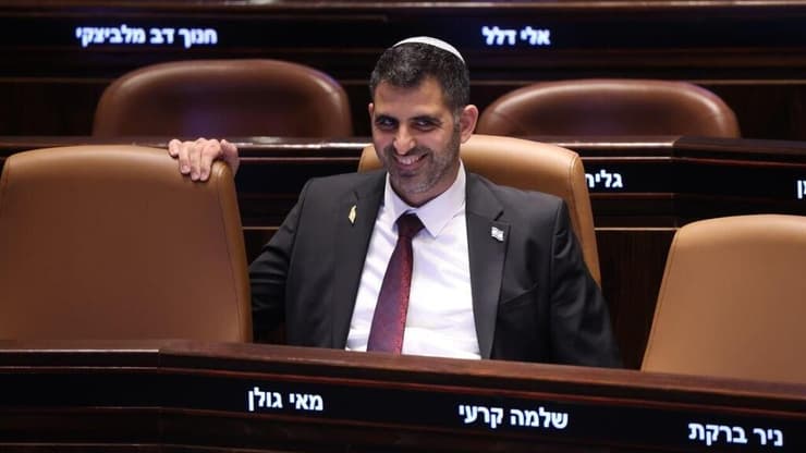 קרעי. "כולנו מאחורי ראש הממשלה" (צילום: אלכס קולומויסקי ) שלמה קרעי במליאת הכנסת