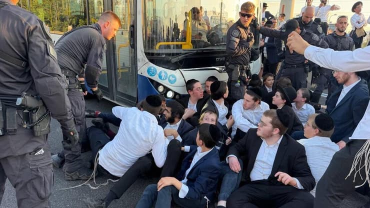 חסימות בכביש גהה בעקבות הפגנת הפלג הירושלמי ביולי האחרון (צילום: קובי קואנקס) הפגנה של הפלג הירושלמי בכביש גהה