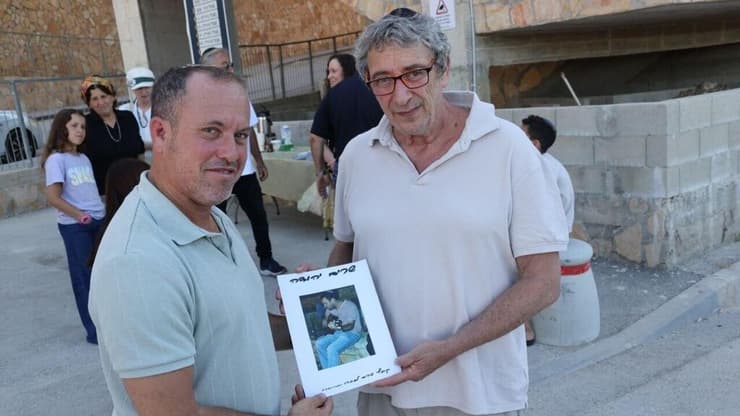 ג'רמי (מימין) ודוד, אחיו של יהודה (צילום: מוטי קמחי) יהודה רובינוביץ', ג'רמי פלדמן