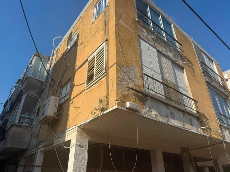 "הפתרון טמון בשינוי חשיבה של מוסדות התכנון". בניין ישן הזקוק לחידוש בבת־ים