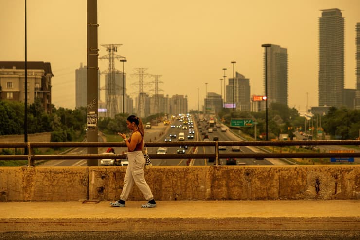 צילום: REUTERS/Carlos Osorio קנדה שריפות עשן טורונטו