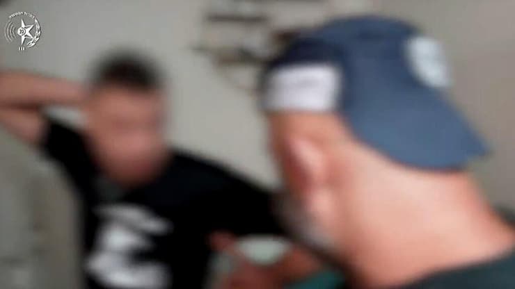 עיכוב וחקירה. תיעוד מהמבצע המשטרתי (צילום: דוברות המשטרה ) תיעוד ממעצרם של מס' רוכבי אופנועים אשר תיעדו עצמם ברשתות החברתיות מבצעים עבירות תנועה מסכנות חיים